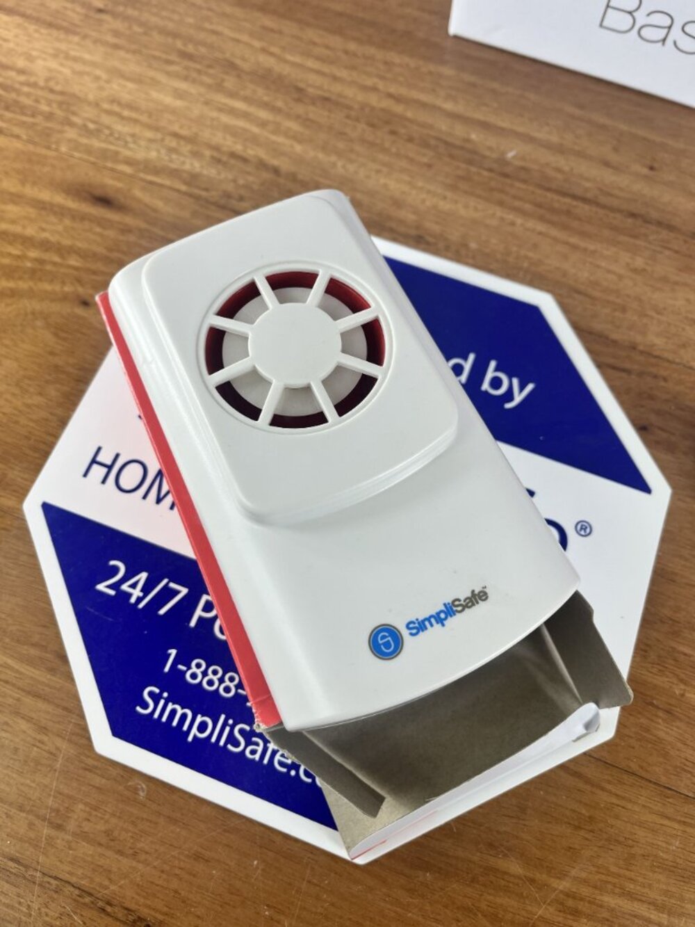 SimpliSafe Wireless Home Security System GEN 1 LOT Base, 2 Motion, Keypad, Siren - Picture 11 of 13